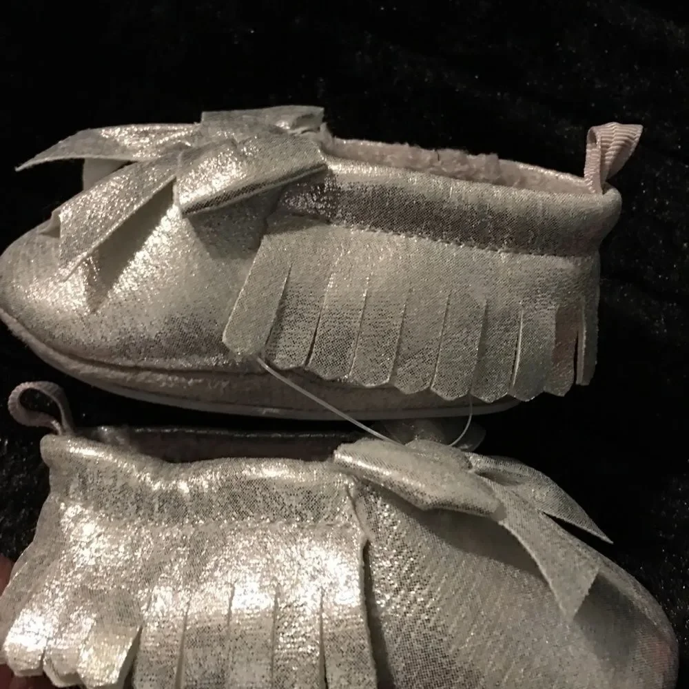 Silver metallic shimmer Sherpa lined moccasins‎
